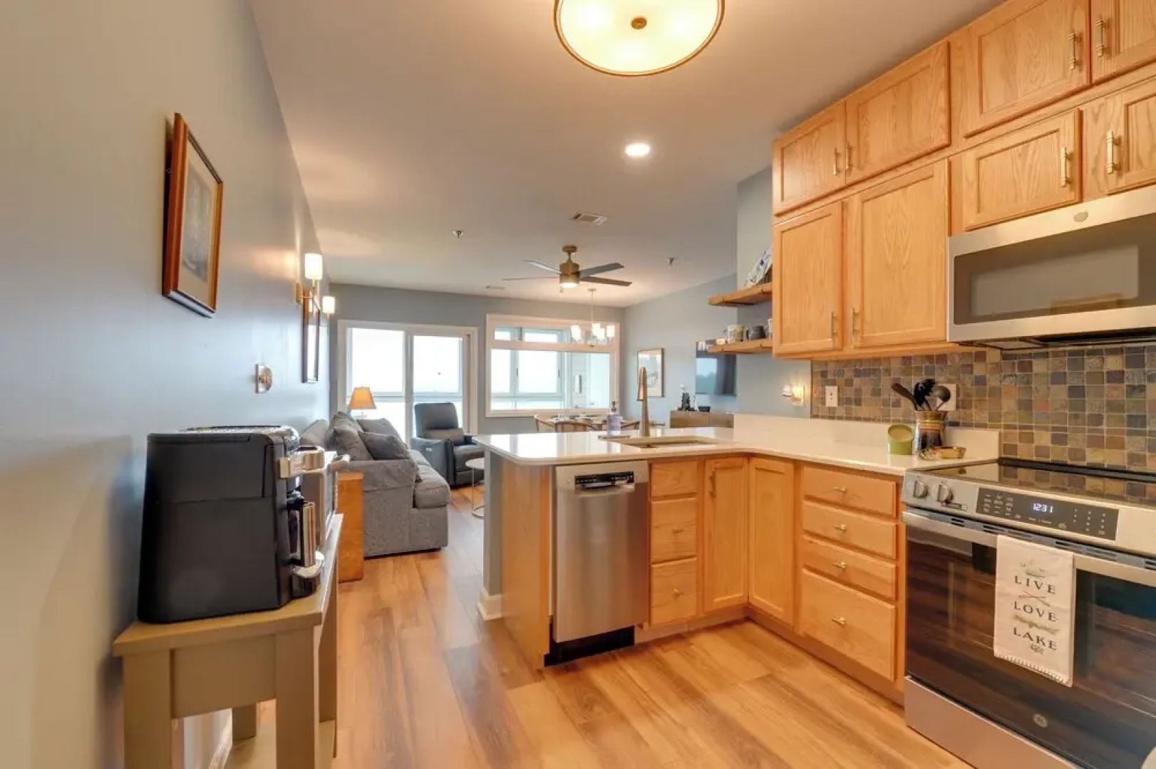 Resort Amenities & Beach Access: Huddleston Condo