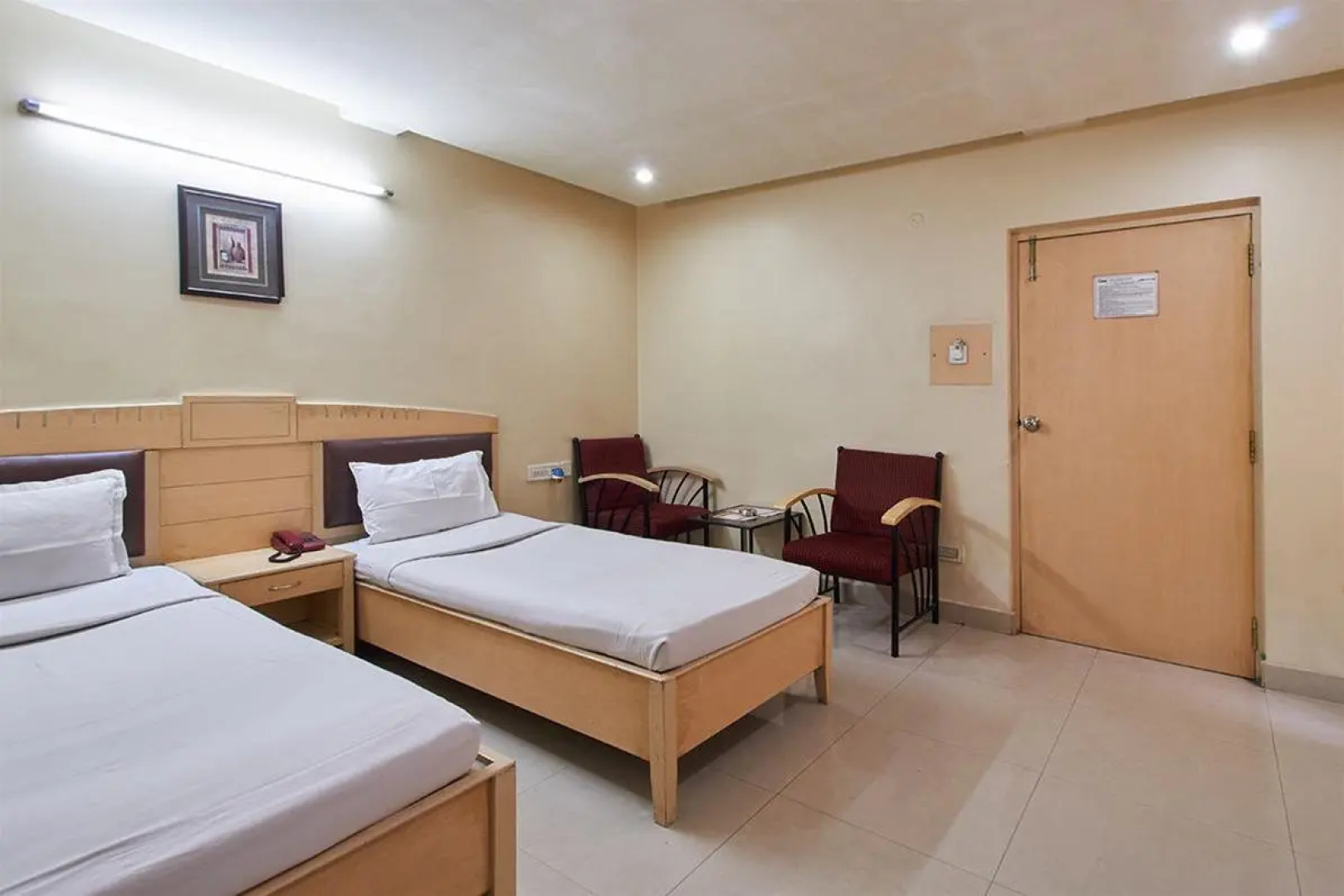 Hotel O Padmini Near Lakdikapool Metro Station