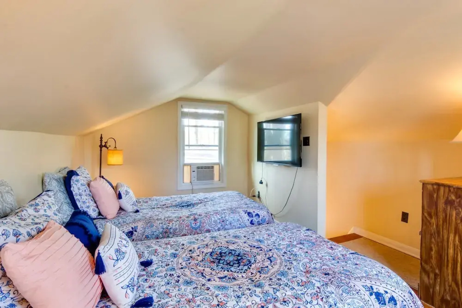 Steps to Chautauqua Lake: Cozy Cottage w/ Patio