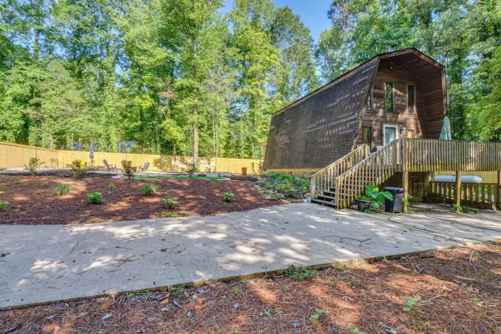 Pet-friendly Lavonia Cabin, Walk to Lake Hartwell!