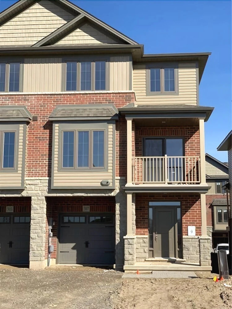 Luxurious Brand New Four Bedroom Townhouse