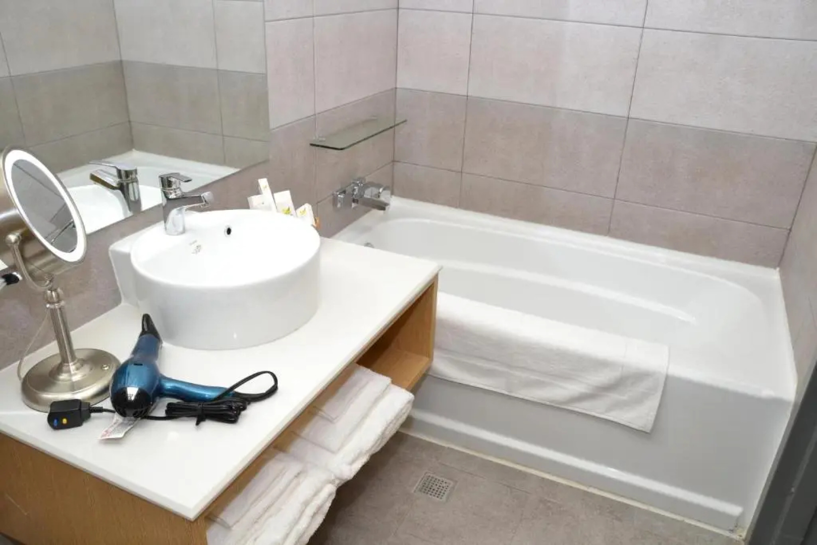 West Plaza Hotel at Lebuu Street