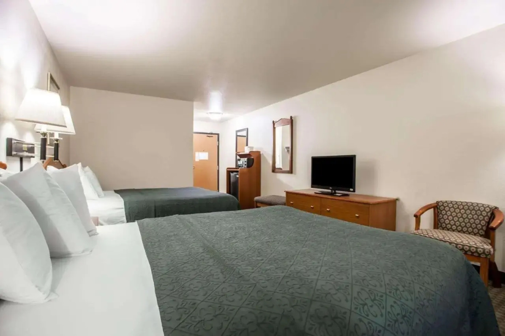 Quality Inn & Suites - 3 Stars