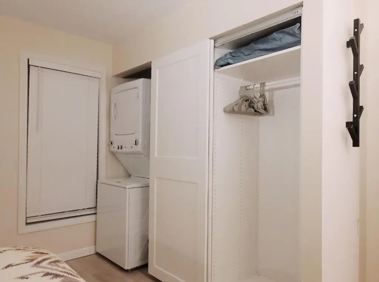 Burke Abode - Trailside Condo with King & Full Beds