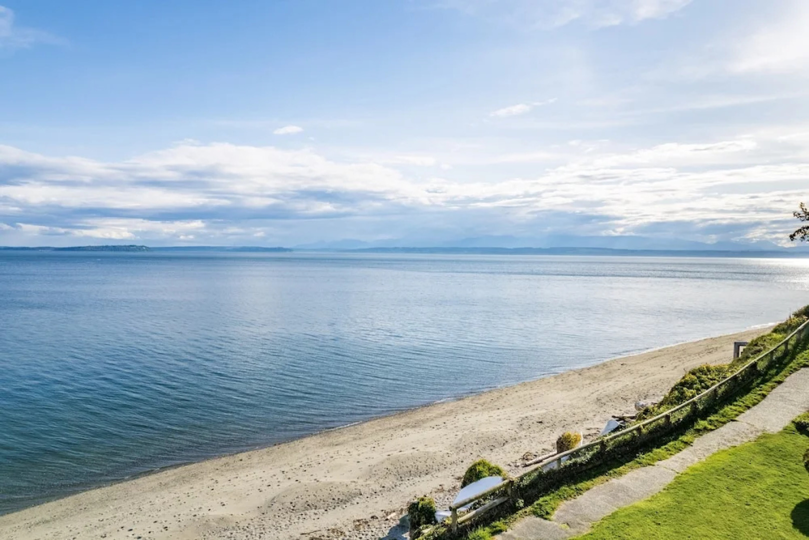 Coastal Chic Beach Condo by Avantstay Balcony