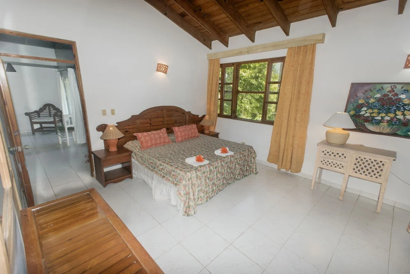 Отель Plaza Lusitania