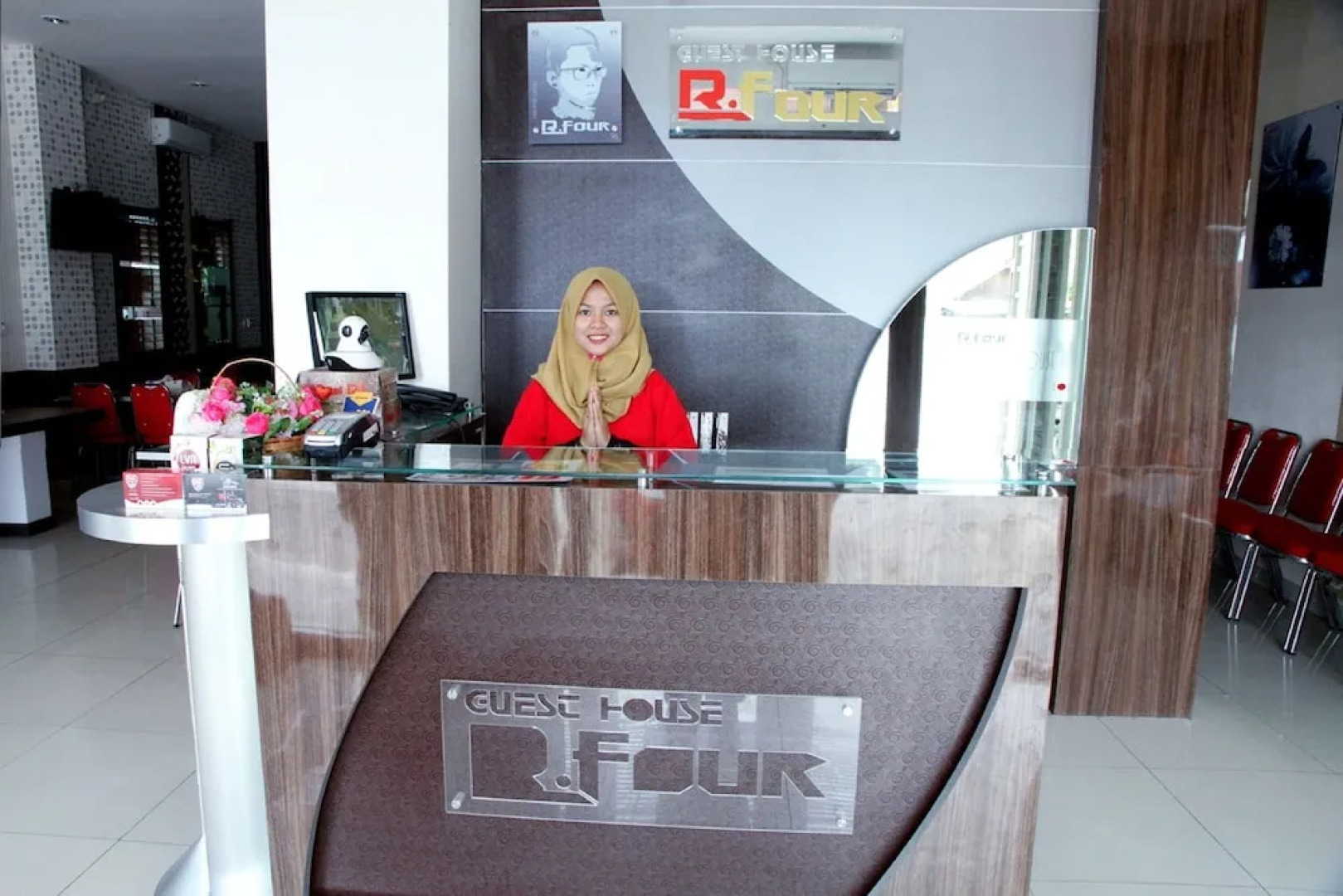 R Four Hotel by OYO Rooms