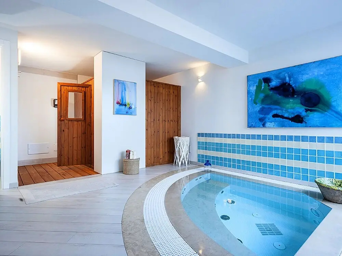 Villa with Private Swimming Pool & Hot Tub near Sea, Modica