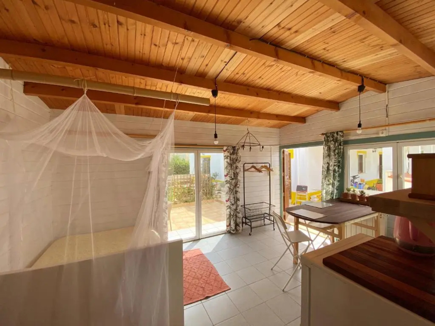 Ideal Summer cabin 1 km from arrifana beach