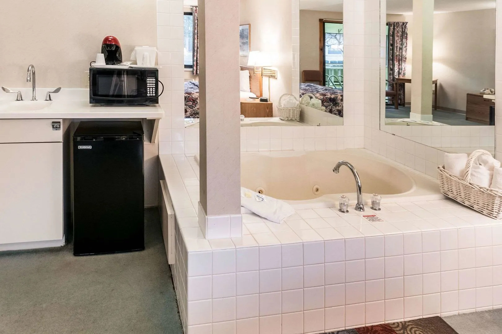 Econo Lodge Inn & Suites Oconto