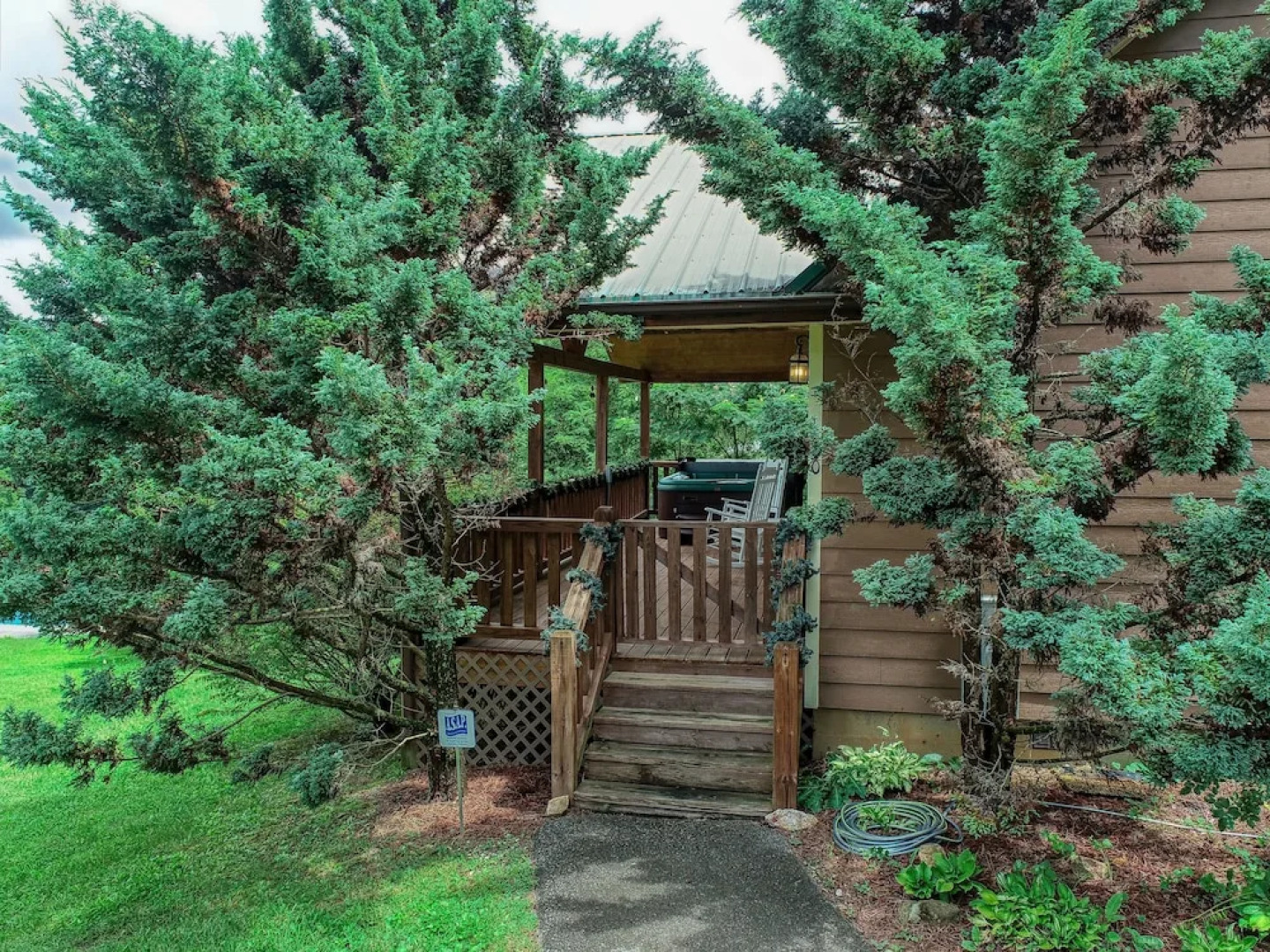 Smoky Mountain Getaway 3 Bedroom Cabin by RedAwning