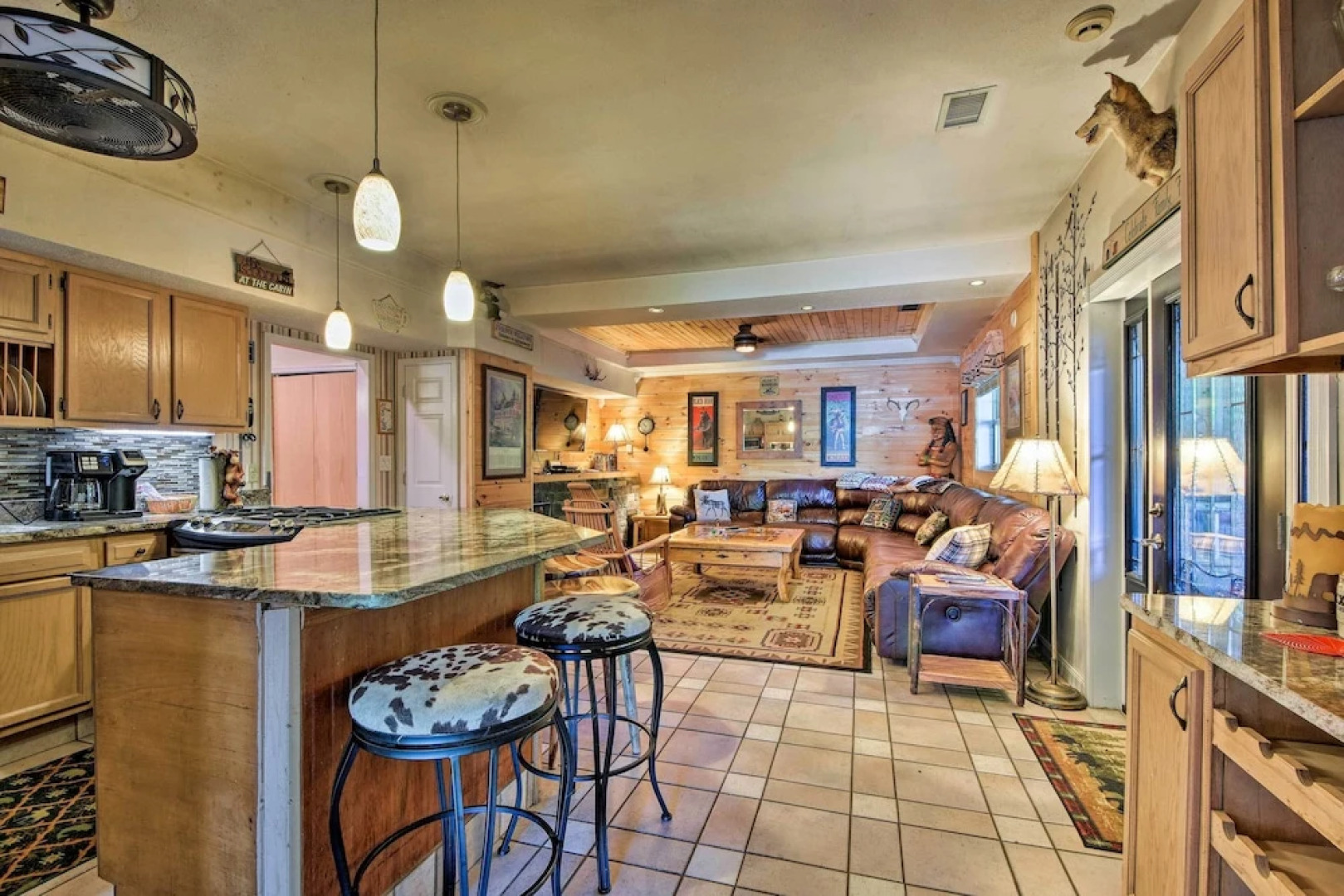 Tenn River Cabin w/ Hot Tub - 10 Mi to Chattanooga