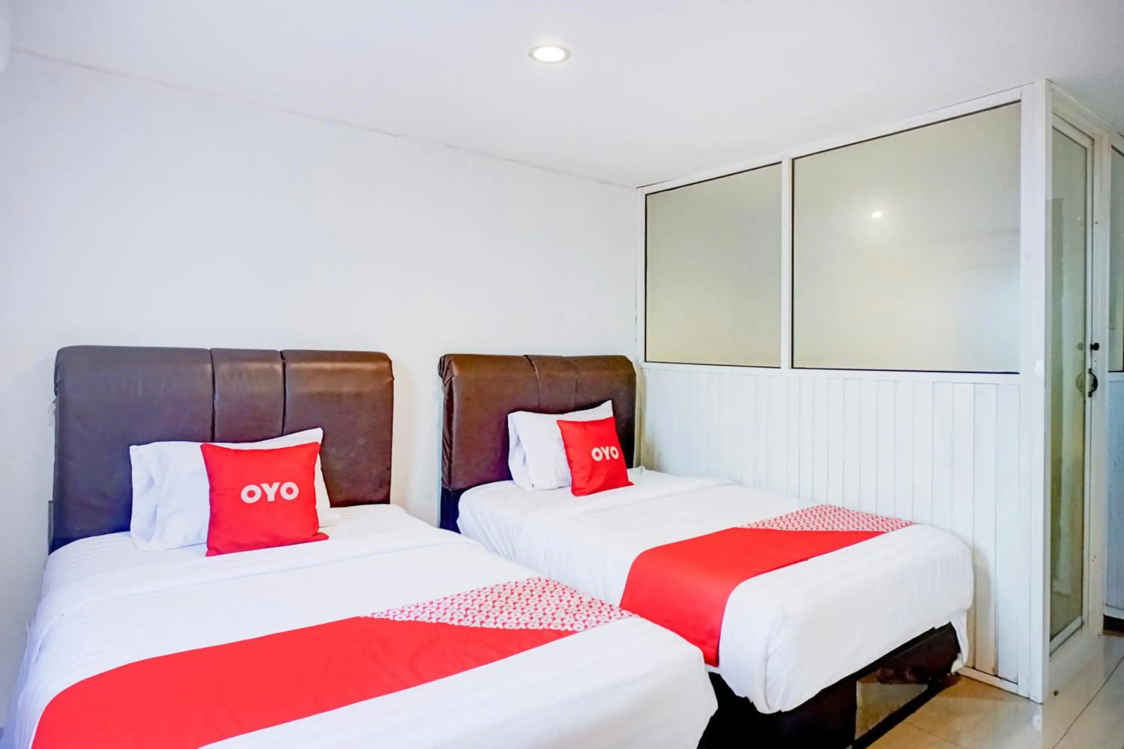 OYO 2574 Z Suites Hotel