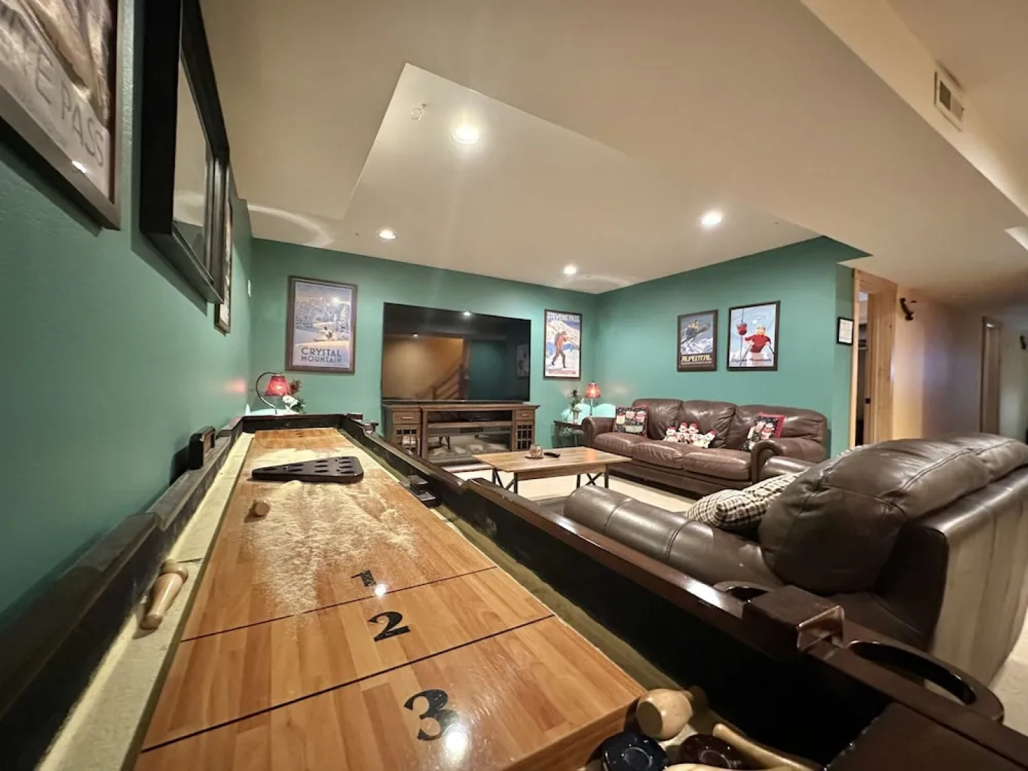 Peterson Acres 3 Bedroom Home by NW Comfy Cabins by RedAwning