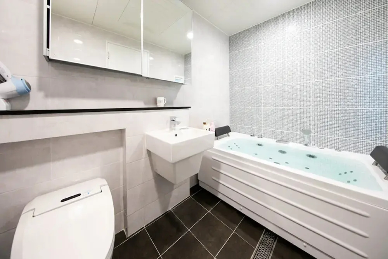 Pohang Couple Stone Pension