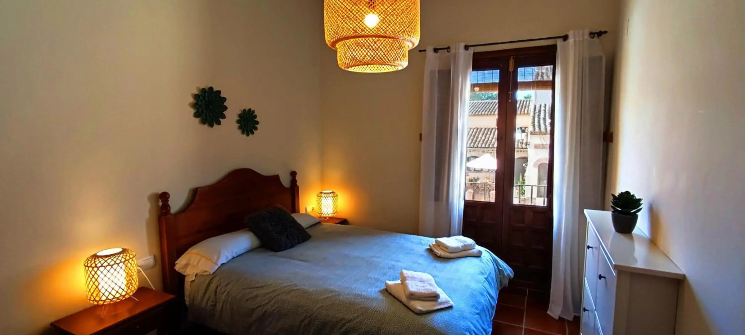 Masía de San Juan Casas Rurales con piscina y vistas a la montaña