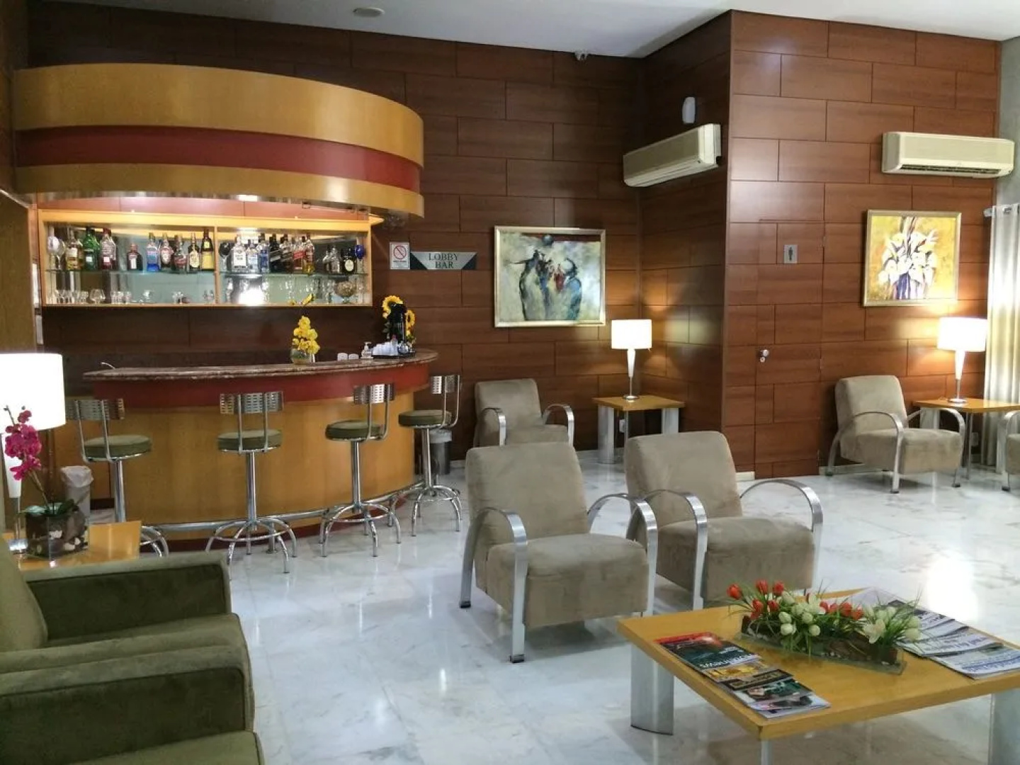Harbor Regent Suites