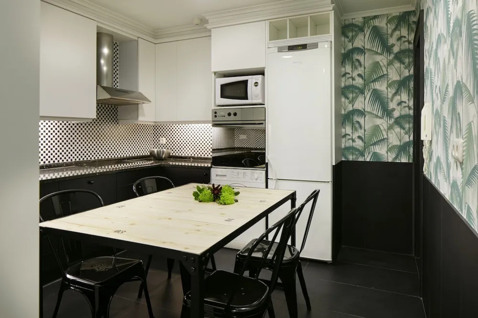 Playa de La Concha 4 Apartment by FeelFree Rentals