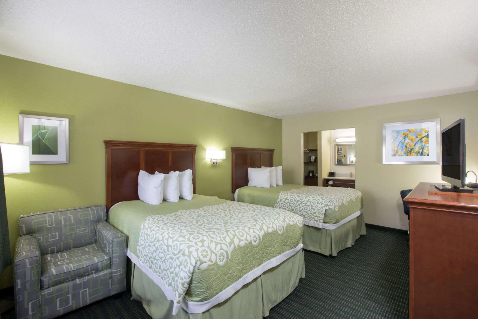 Days Inn & Suites by Wyndham Big Spring