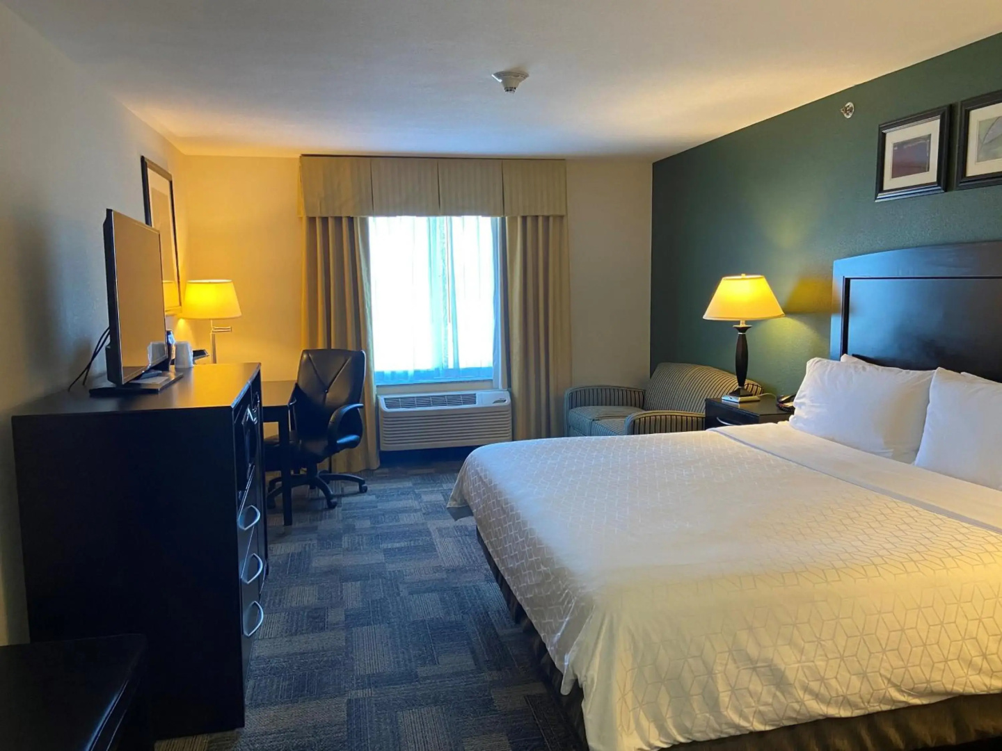 Holiday Inn Express & Suites Pekin (Peoria Area) by IHG