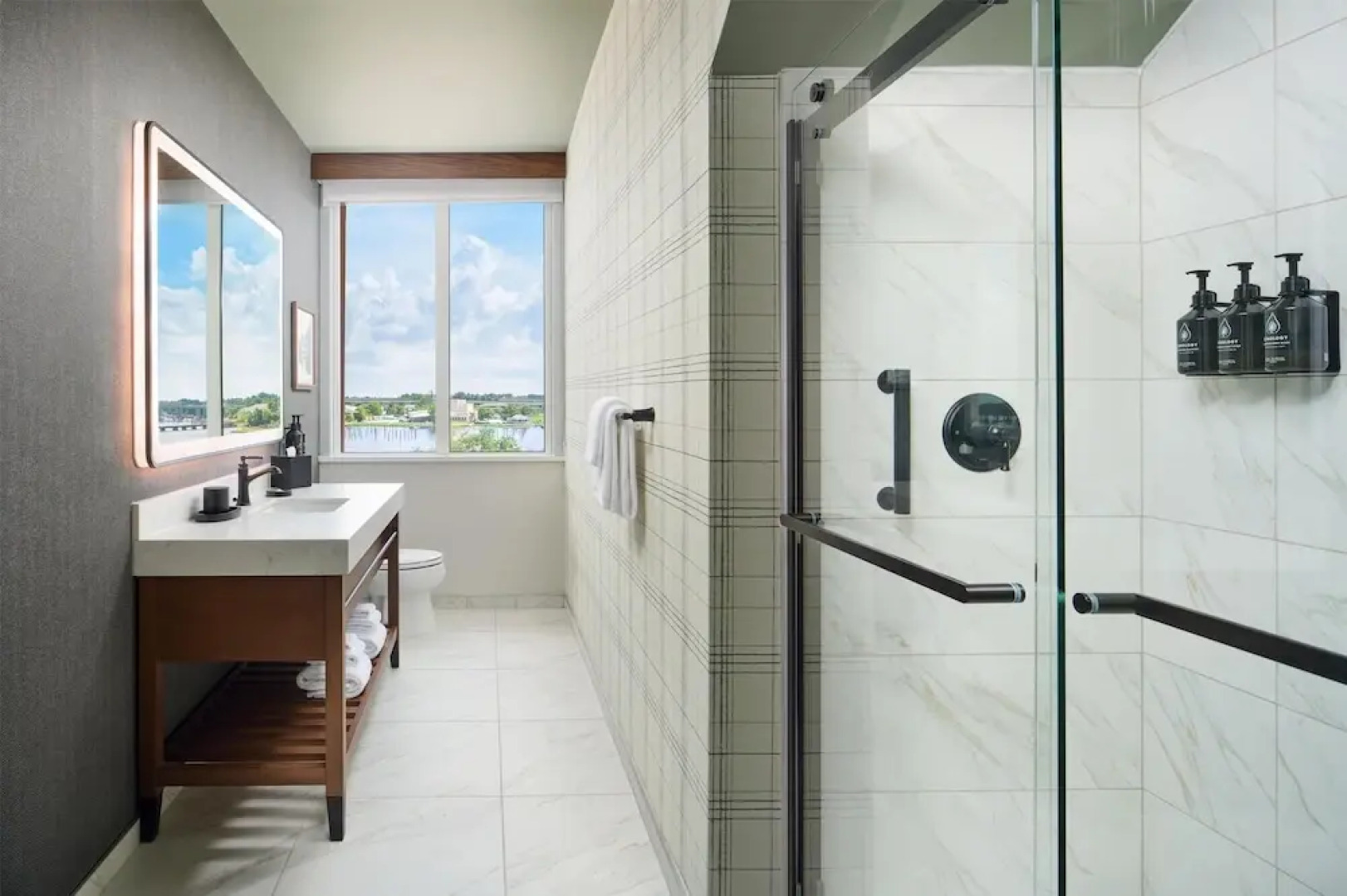 Tryon Riverfront Inn New Bern, Tapestry