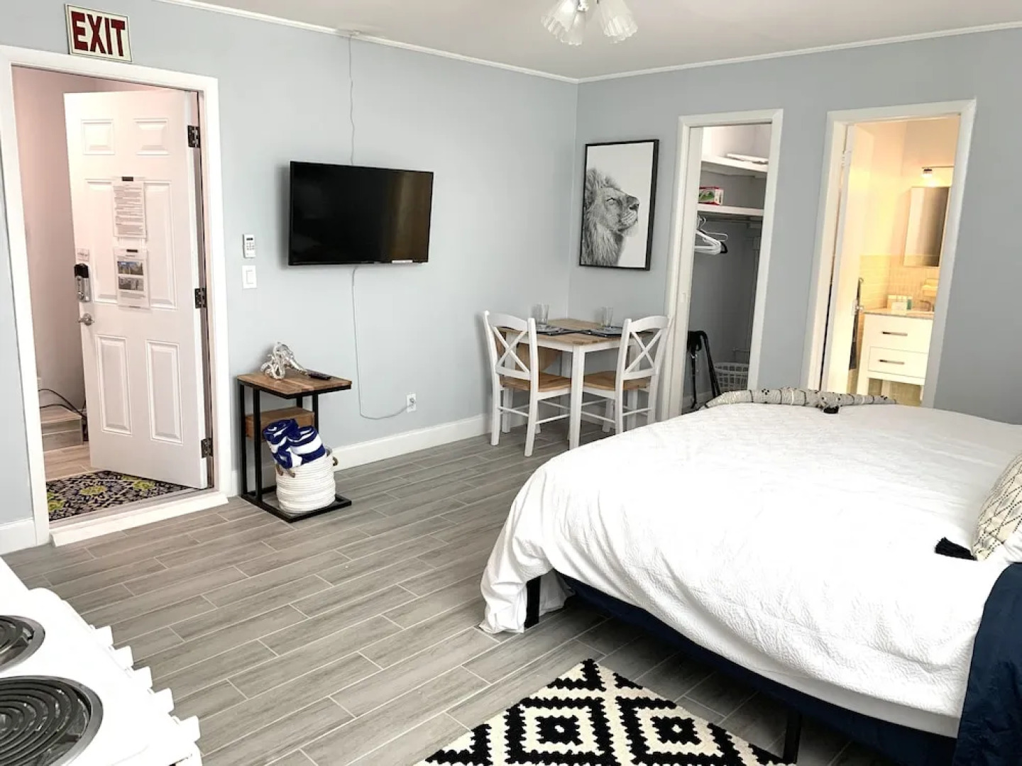 Seas The Day 8: Designer Beach W/ Pool! 3 Bedroom Condo