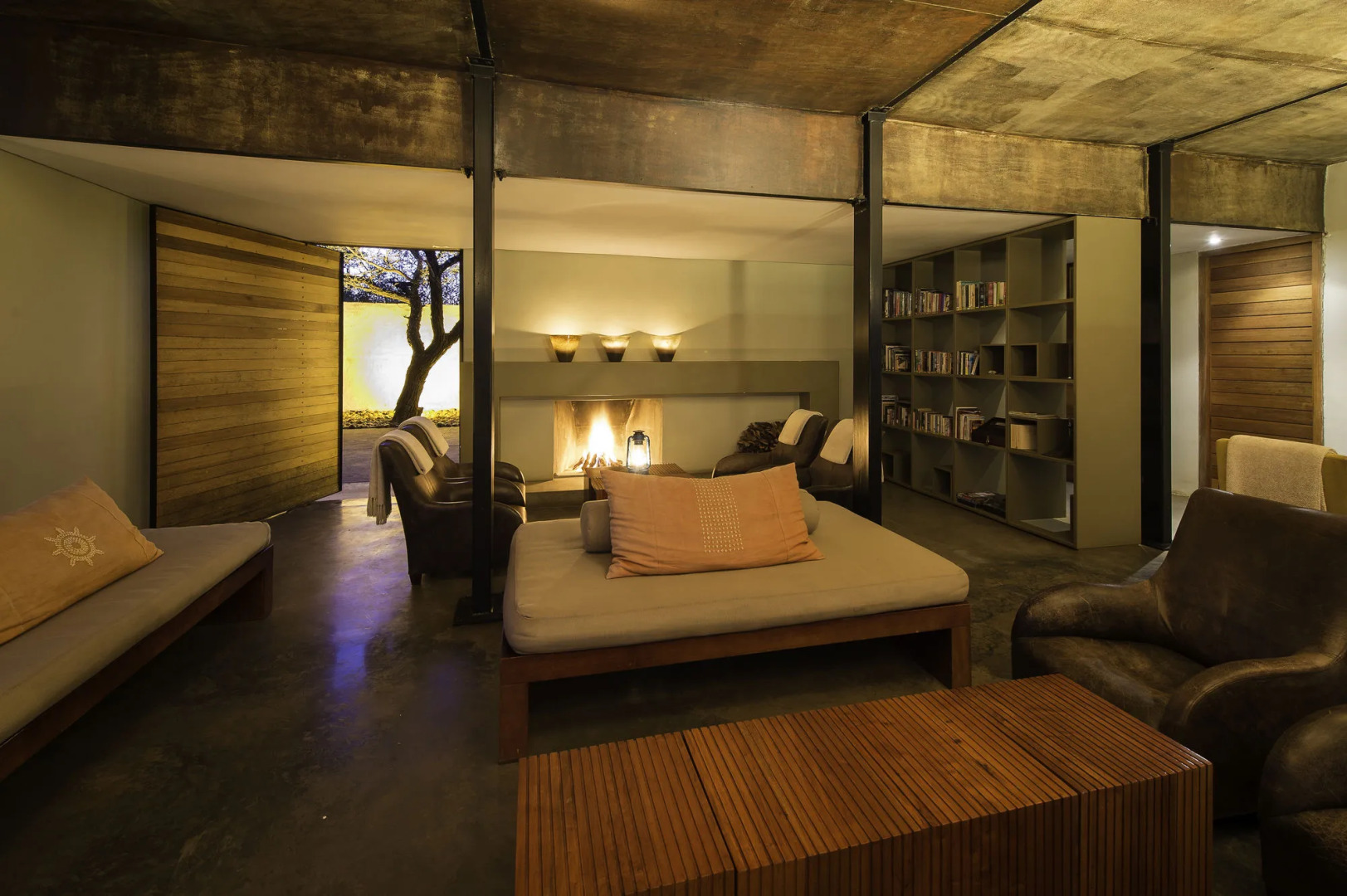 The Outpost & Pel's Post