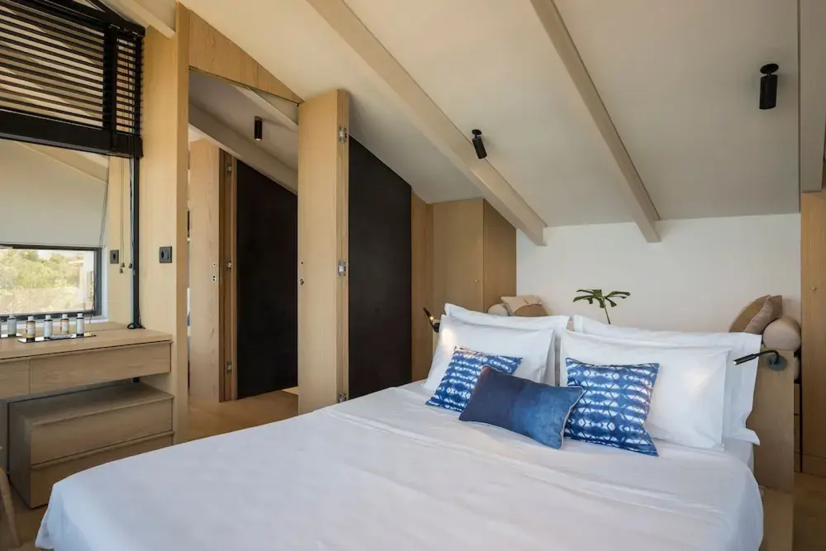 OPENNESS. House by the sea.