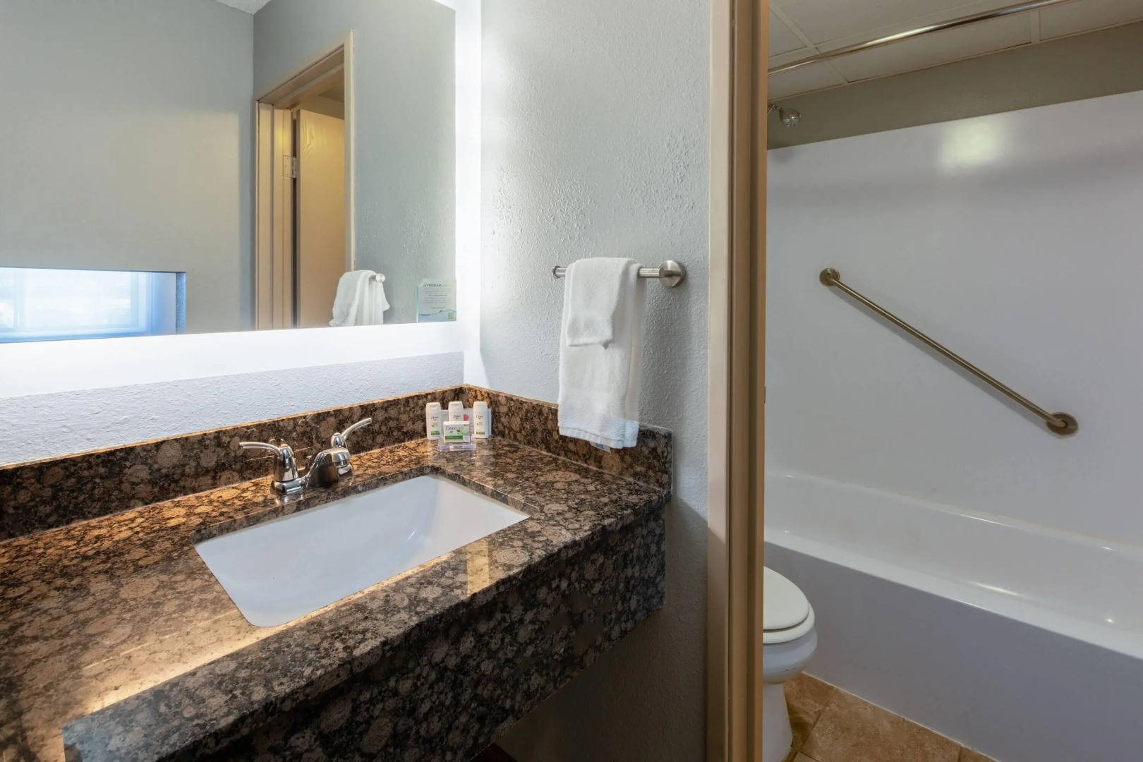 AmericInn by Wyndham Chippewa Falls