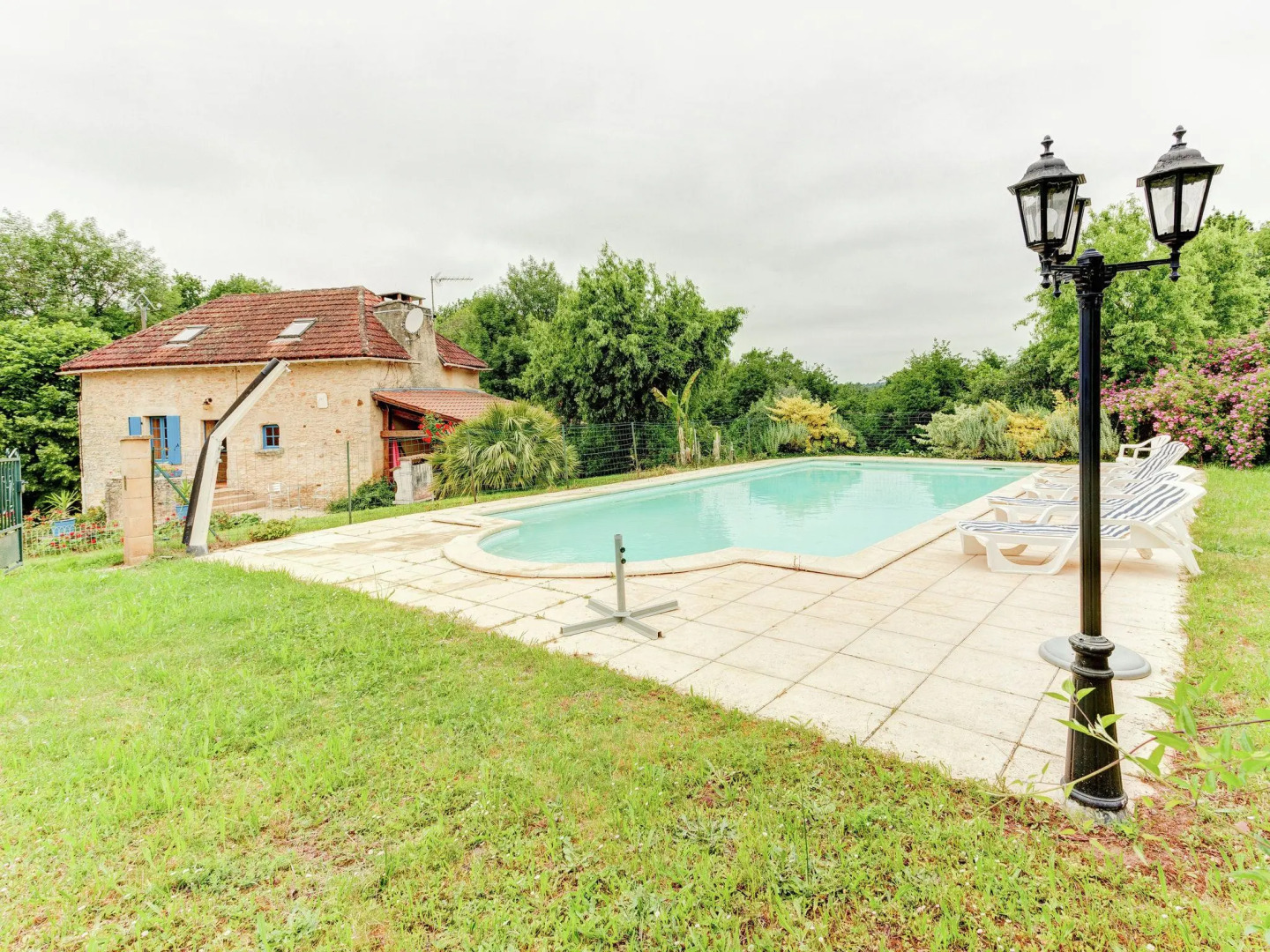 Serene Holiday Home in Besse with Swimming Pool