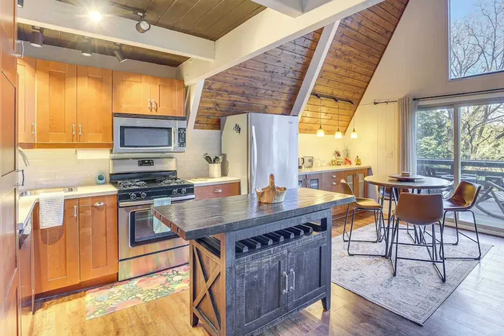 Family-friendly Lake Arrowhead Cabin w/ Game Room!