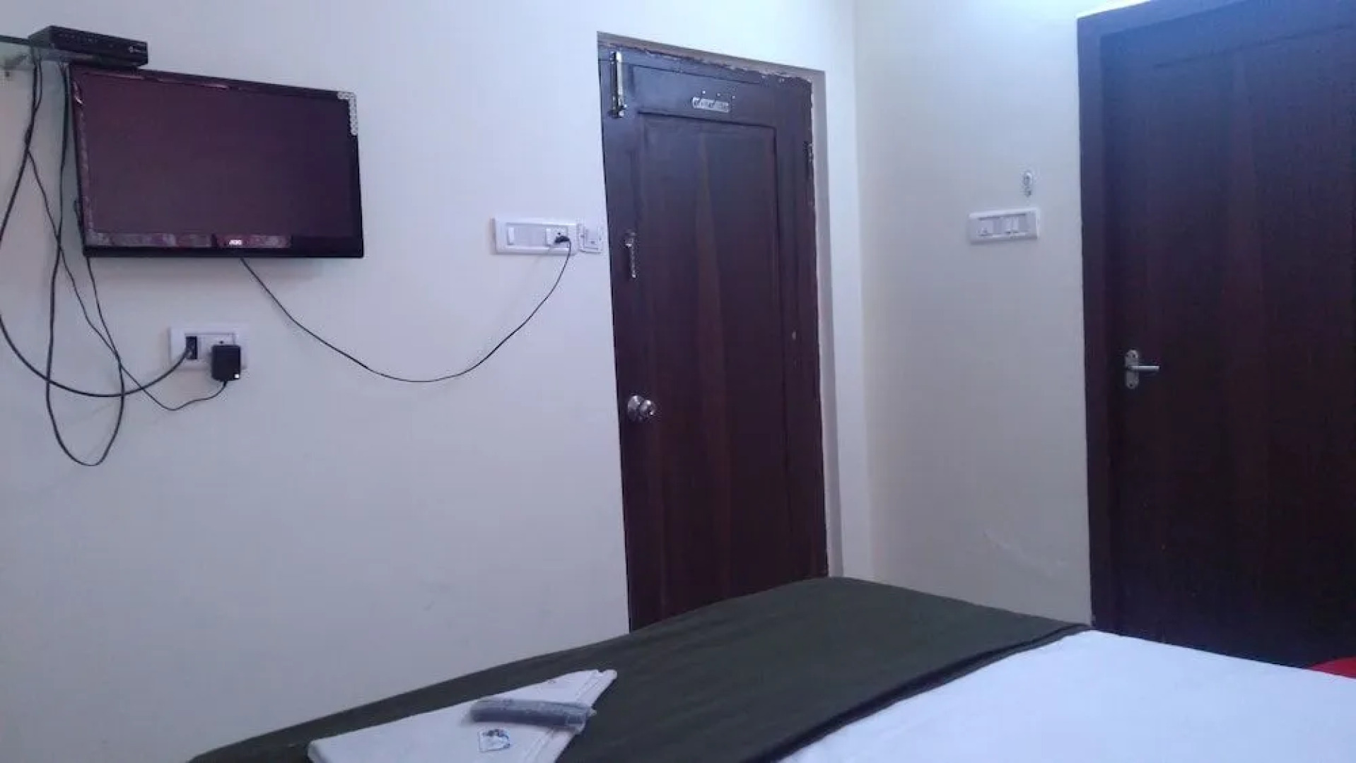 Iroomz Hotel New SS INN