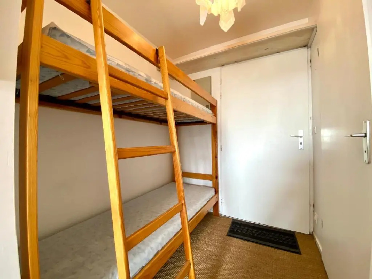 REF 003 STUDIO Vue sur port Résidence du Soleil