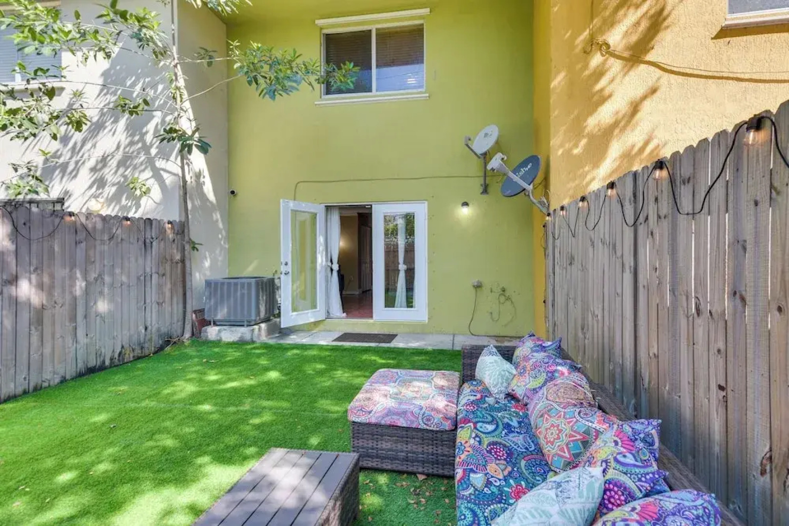 Opa-locka Townhome, 15 Mi to Miami Beach!