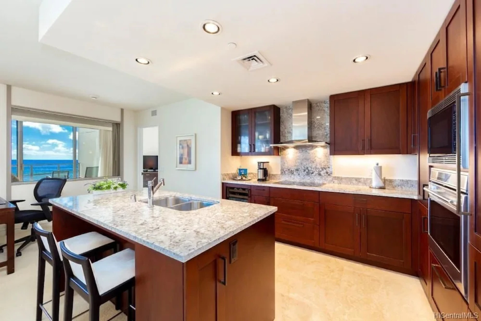 Jet Luxury @ The Trump Waikiki