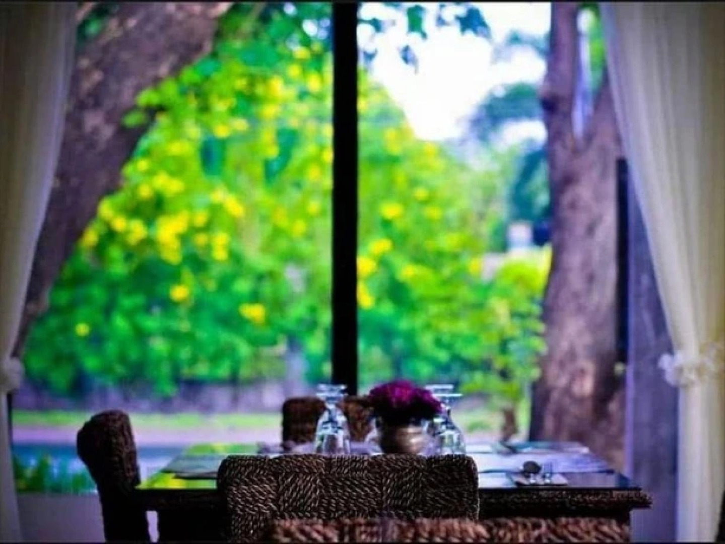 Farmhouse Hotel & Cafe