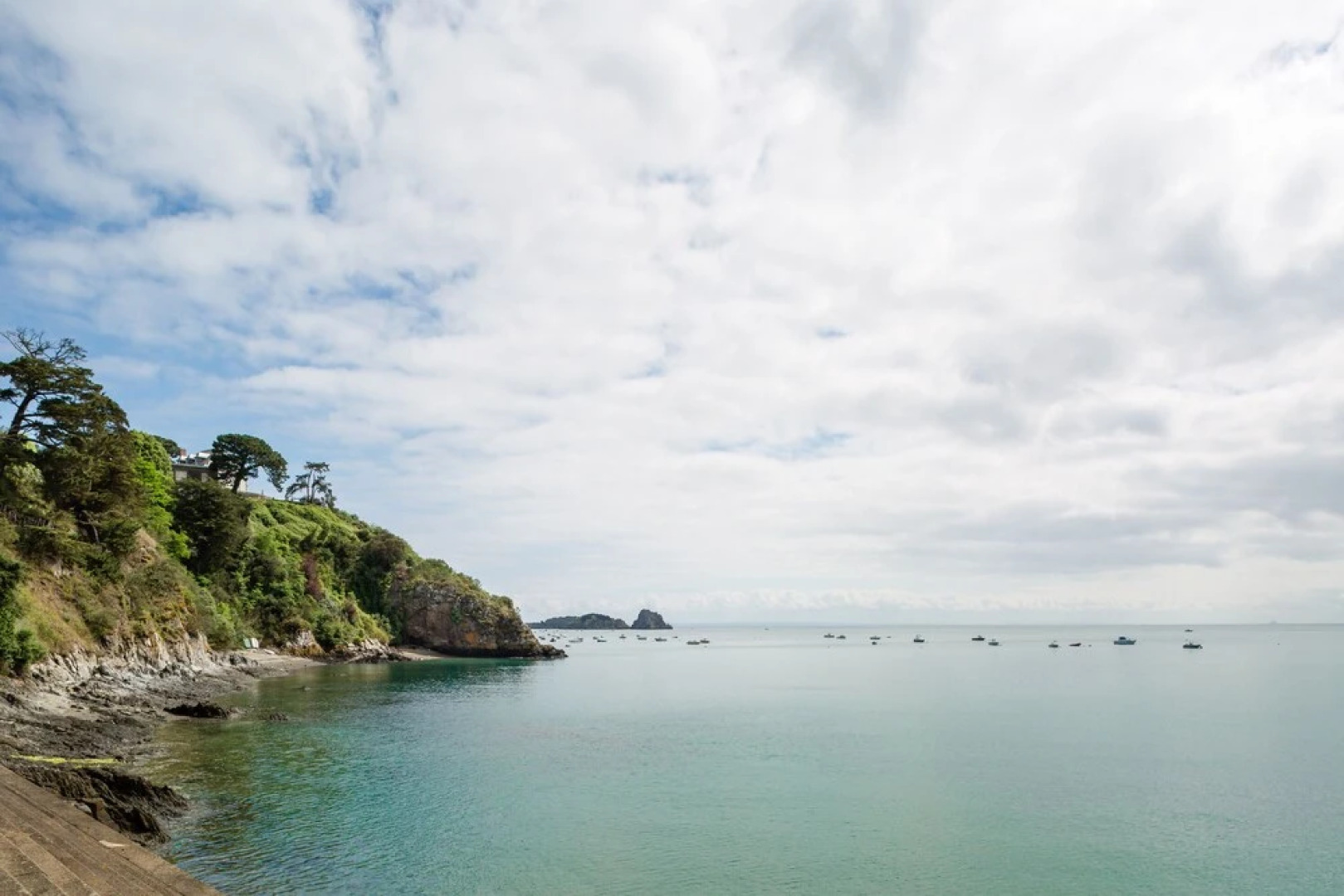 Maison vue mer les pieds dans l'eau