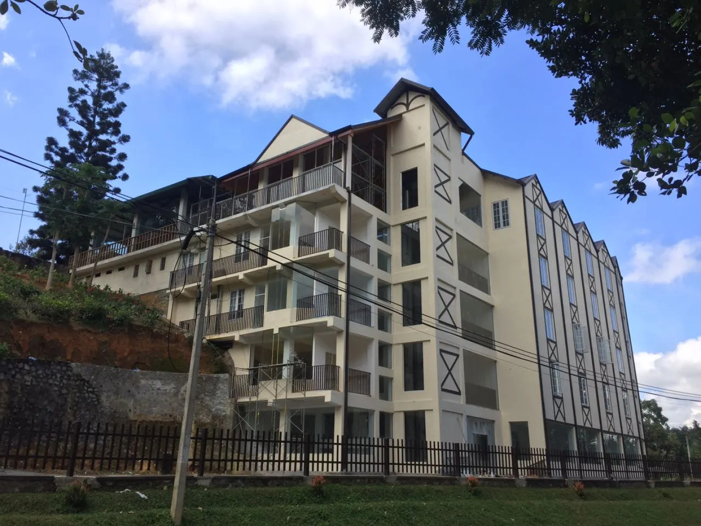 Glenloch Tea Factory Hotel