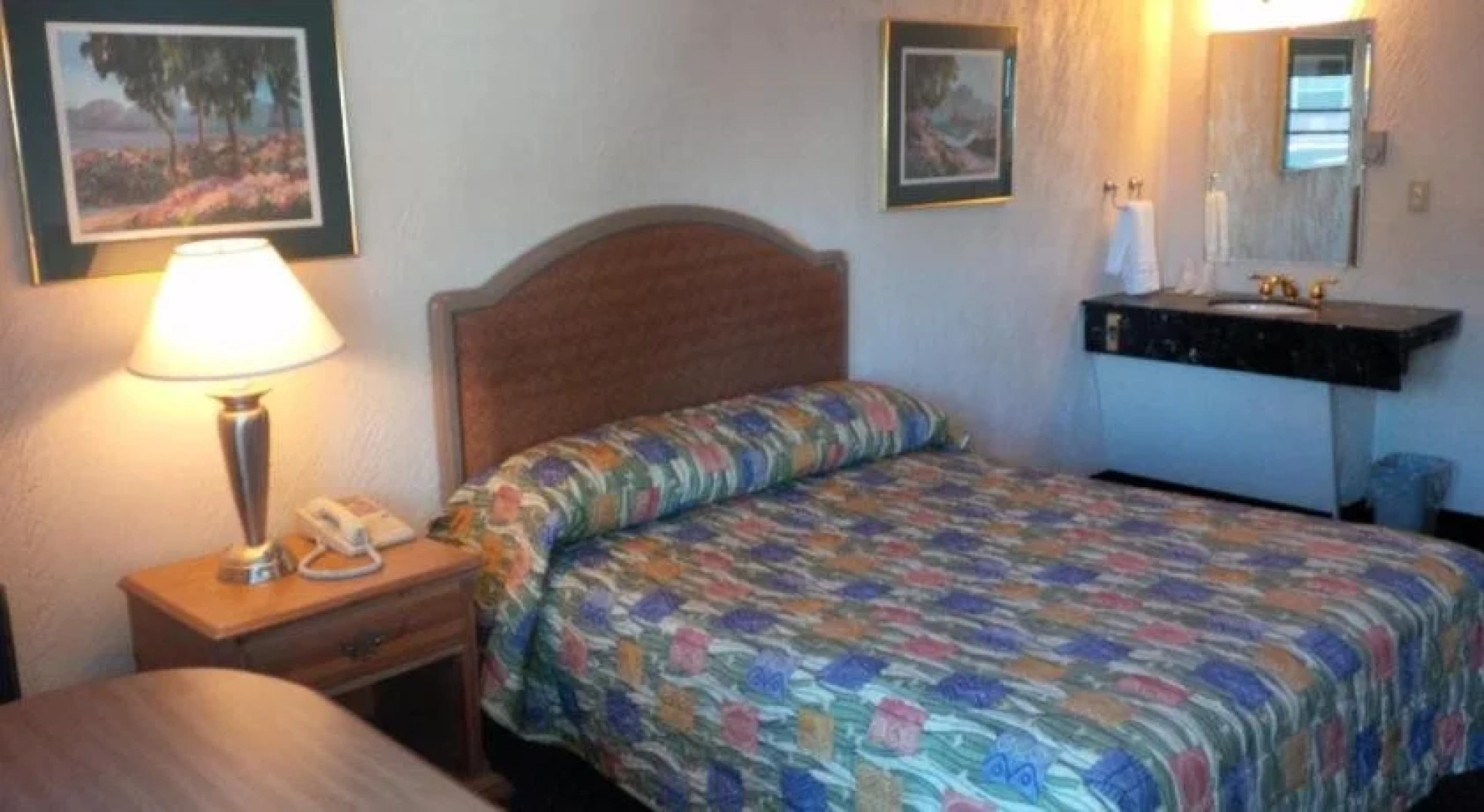 Pink Fountain Motor Inn