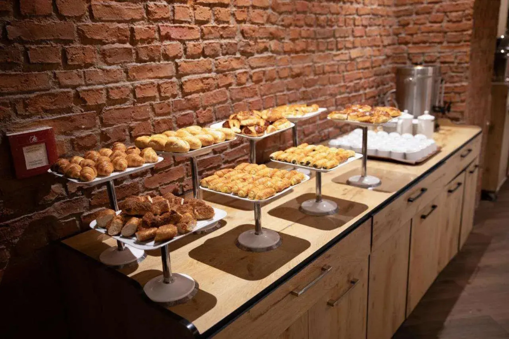 Grand Aras Hotel & Suites