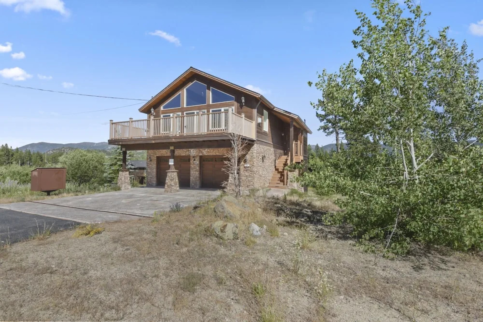 Mule Meadows Classy, Split Level South Tahoe Home!