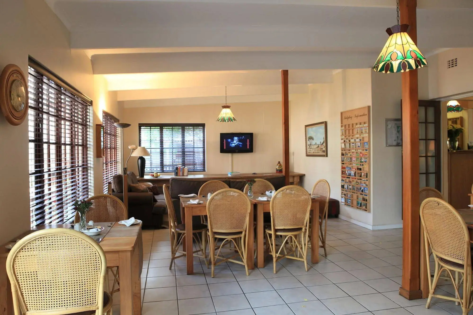 Loerie Guest Lodge