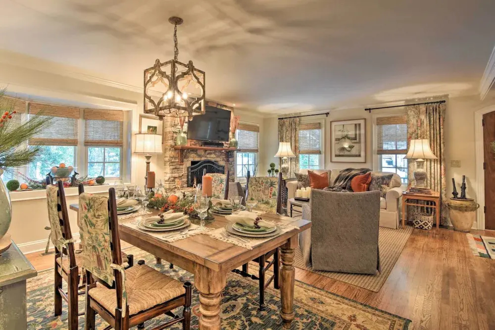 Lush Mirror Lake Cottage Rental w/ Private Deck