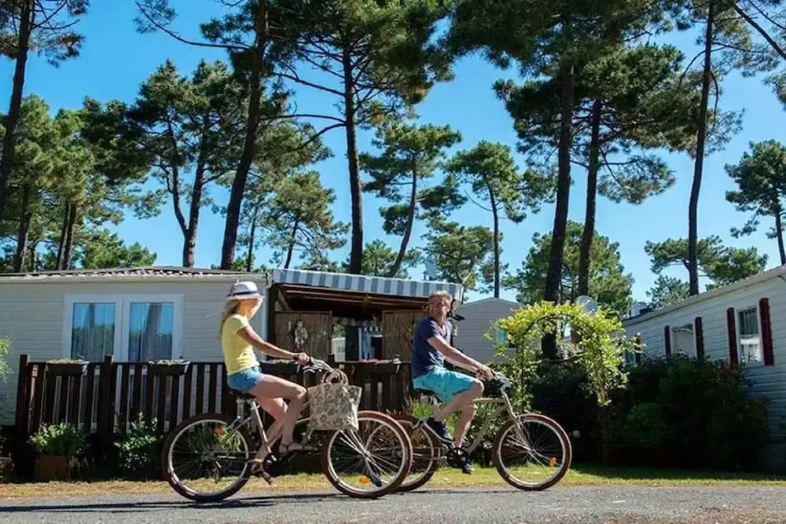 Property with 2 Bedrooms in Saint-Julien-En-Born, with Pool Access And Furnished Garden - 4 Km From the Beach