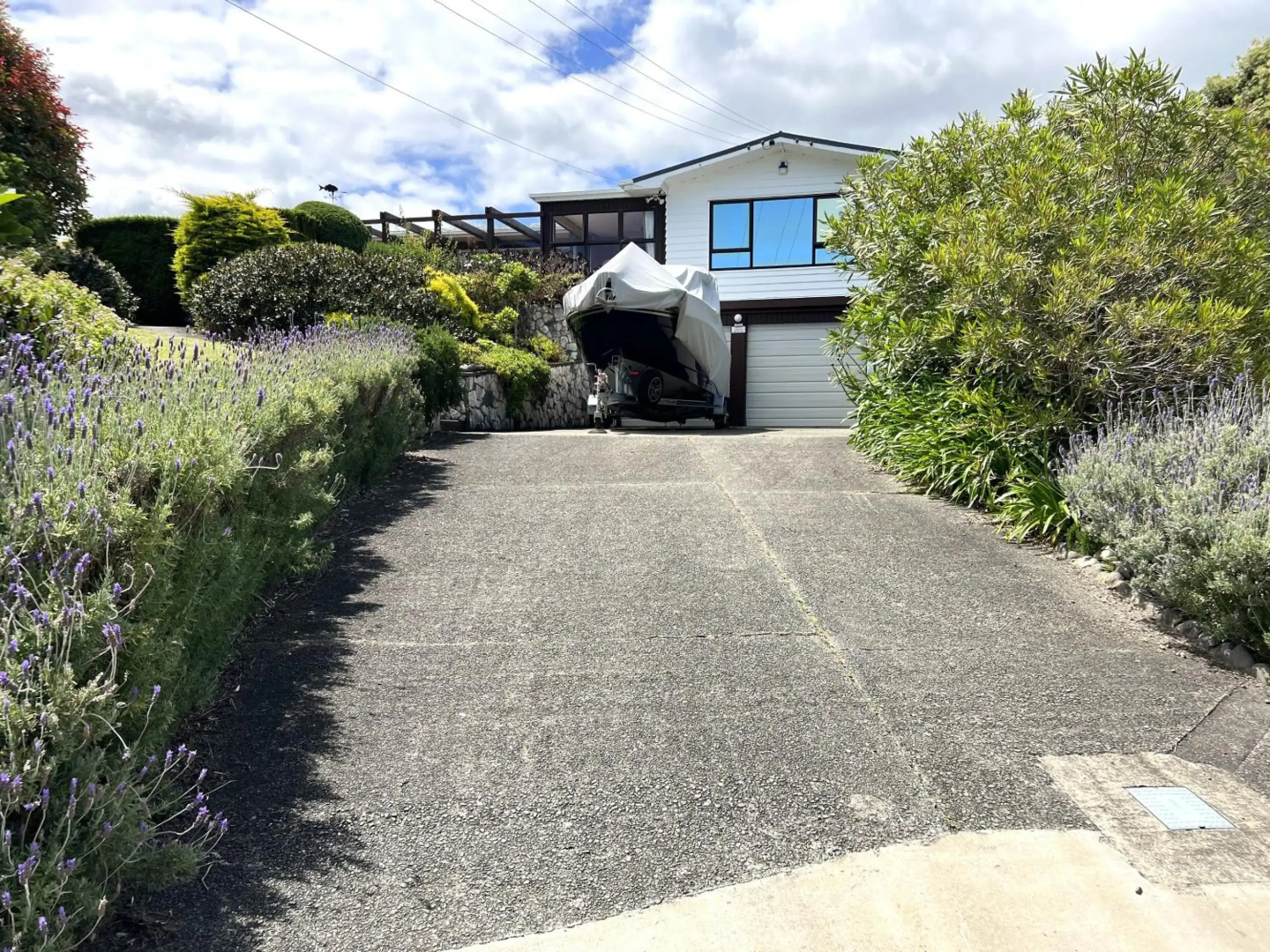 Tranquility Base - Waikanae Beach Holiday Home