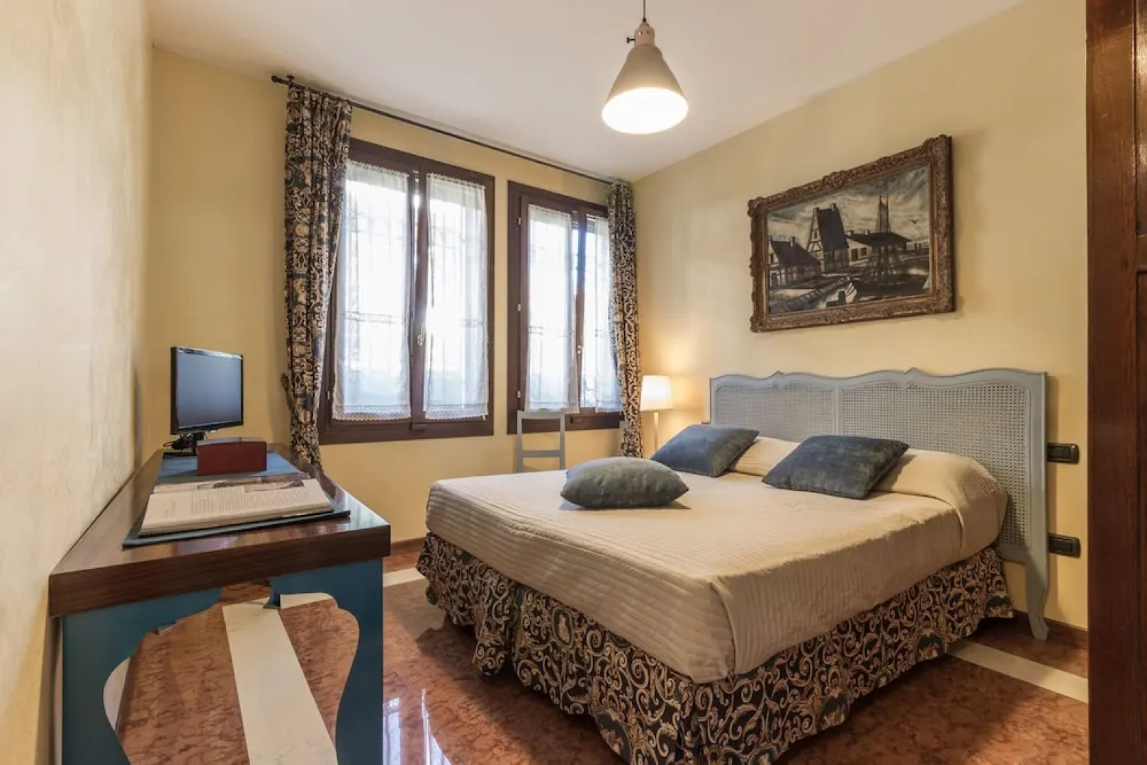 Like Venice Out of The Crowd