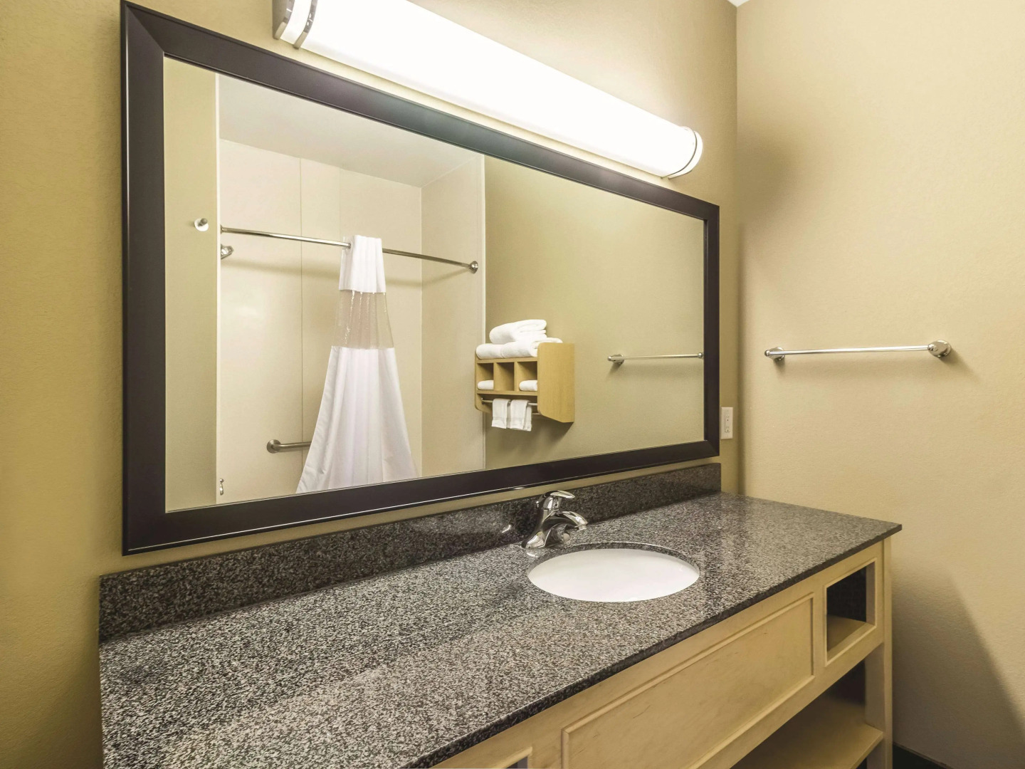 La Quinta Inn & Suites by Wyndham Fargo-Medical Center