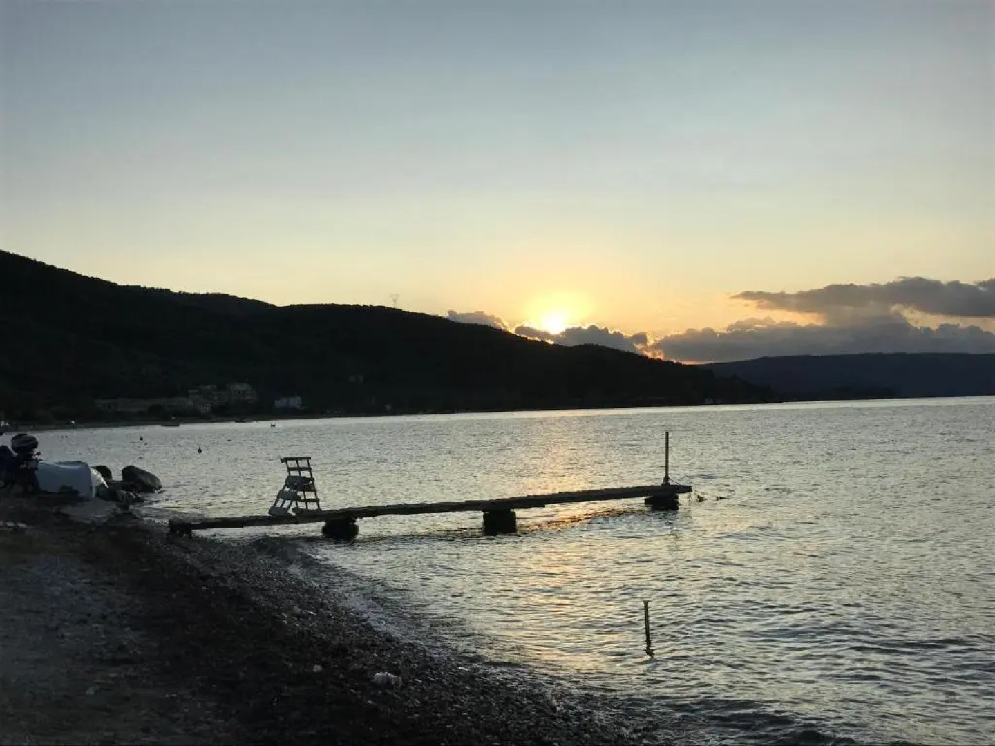 Romantic Seafront Studio - Dream Garden