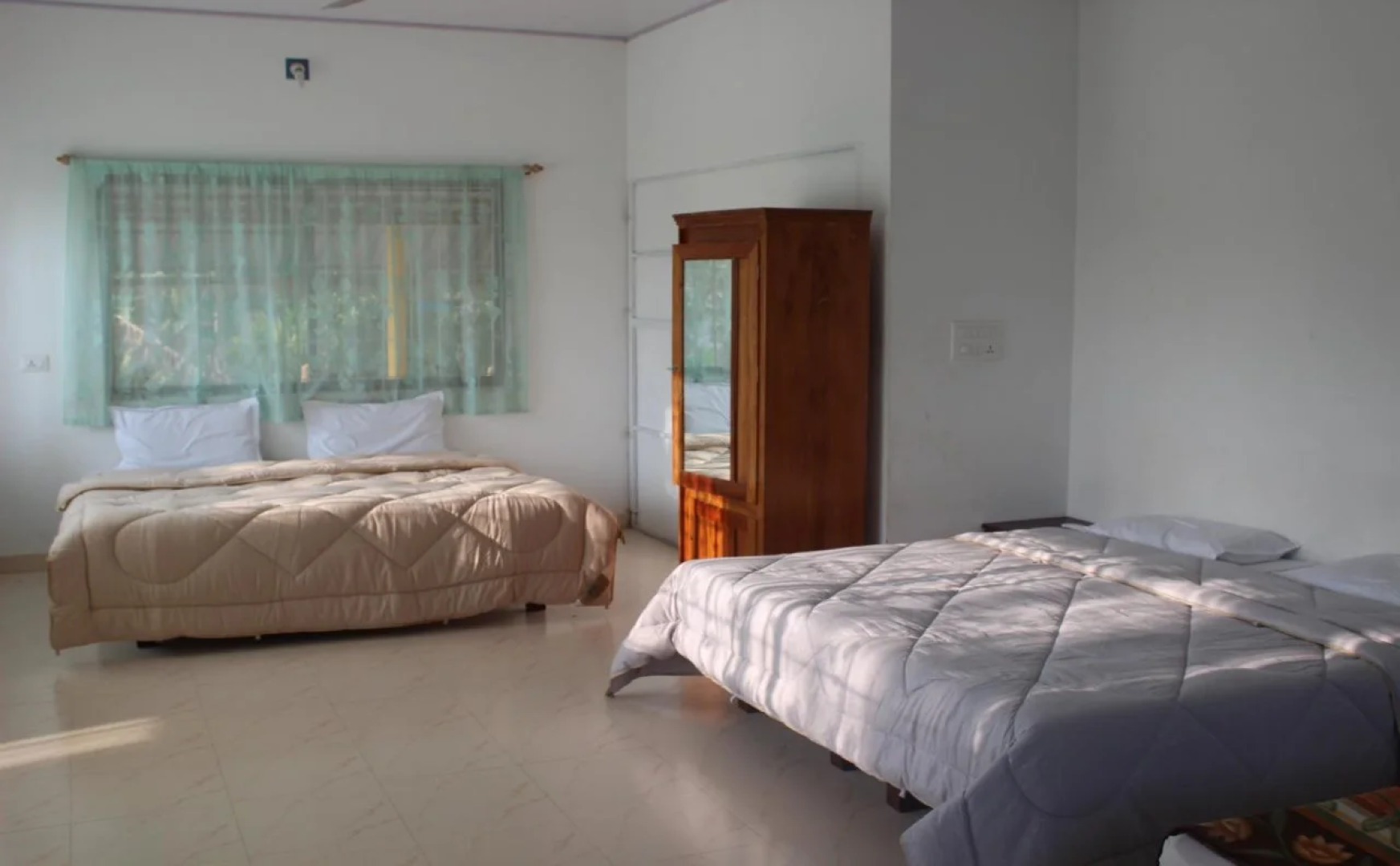 Globe Trotting Holidays Inn