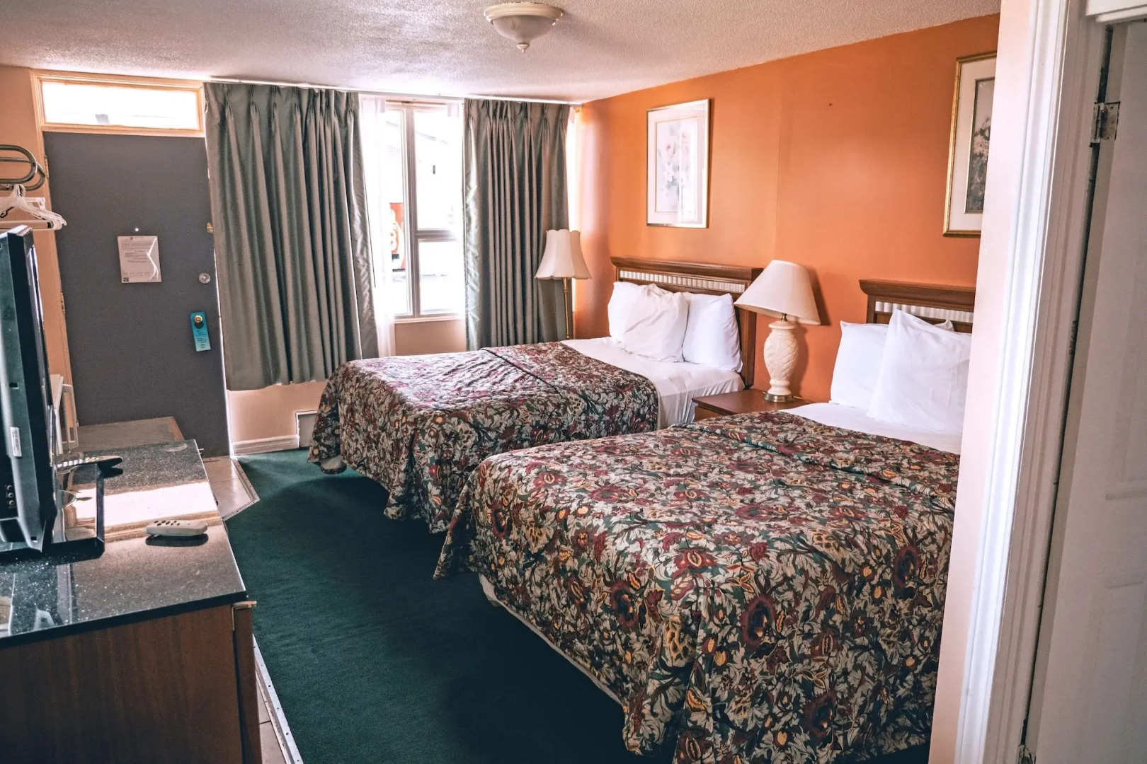 Knights Inn Burlington, ON